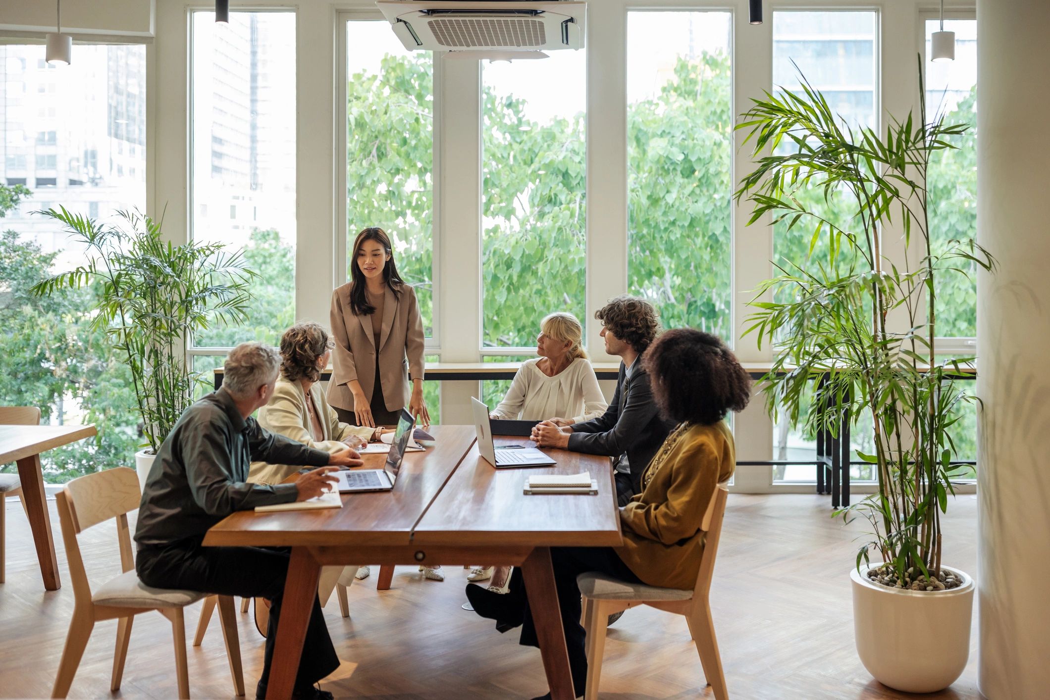 Leadership group meeting around a conference table